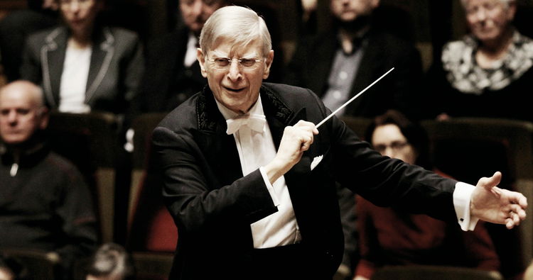 Herbert Blomstedt leder orkesteret